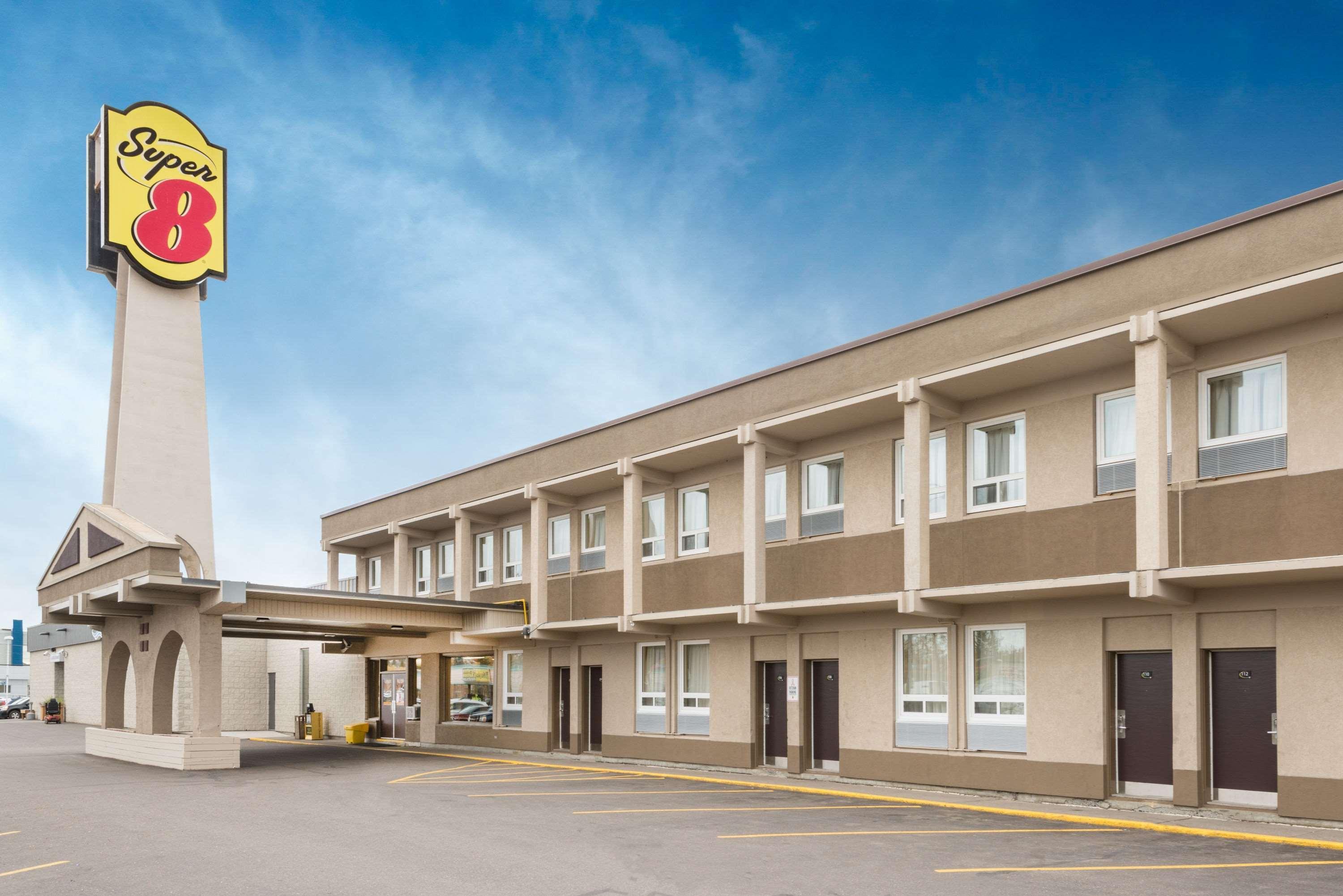 במוטל Super 8 By Wyndham ת'אנדר ביי מראה חיצוני תמונה