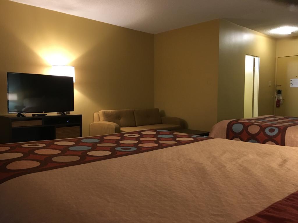 במוטל Super 8 By Wyndham ת'אנדר ביי מראה חיצוני תמונה